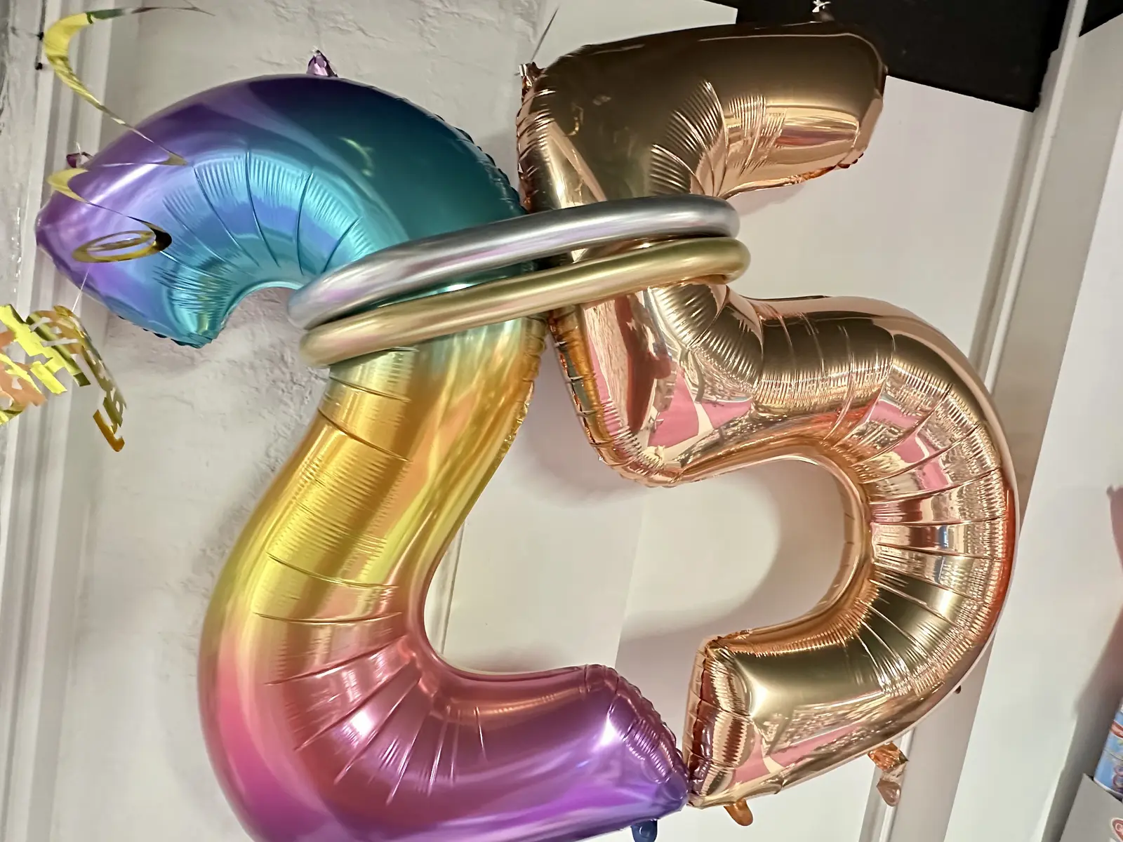 Zahlenballons in verschiedenen Farben im GiftCrush Laden